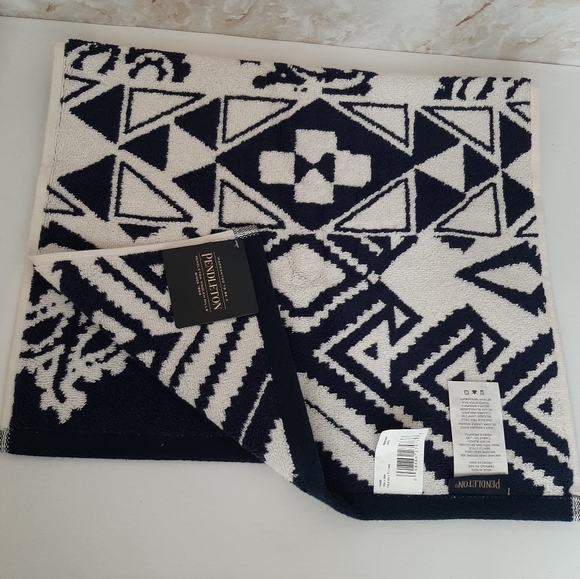 *Pendleton Woolen Mills Bandana Cotton 1 Hand Towel Navy - Picture 3 of 9